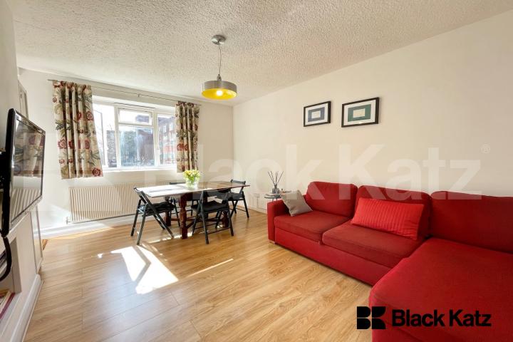 			Under Offer, 3 Bedroom, 1 bath, 1 reception Apartment			 Enid Street, Bermondsey
